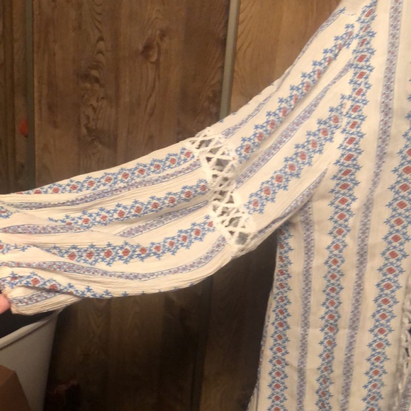 Pretty Lacey Long Sleeved Blouse - Picture 3 of 9